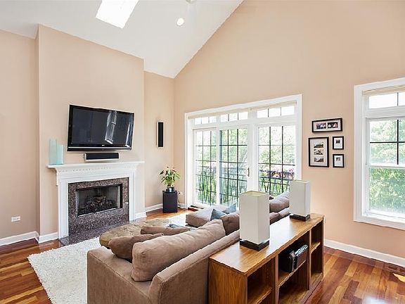 4th image of 3009 N Damen Ave #3