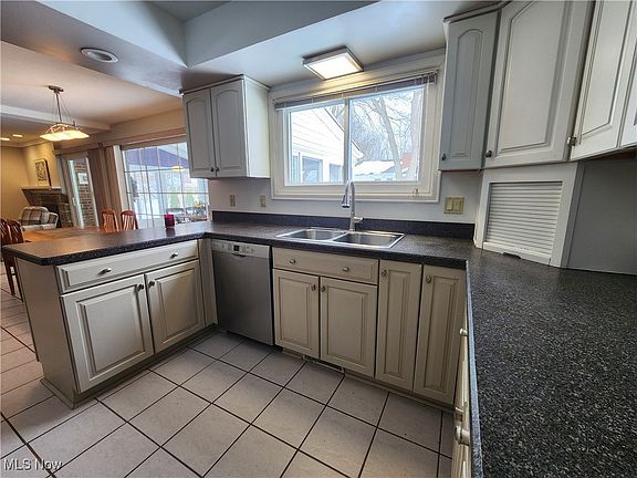 5th image of 5213 Meadow Wood Blvd