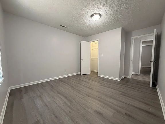 4th image of 806 Palm St #1