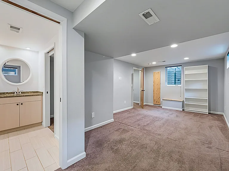 1420 S Pratt Pkwy — Photo 16