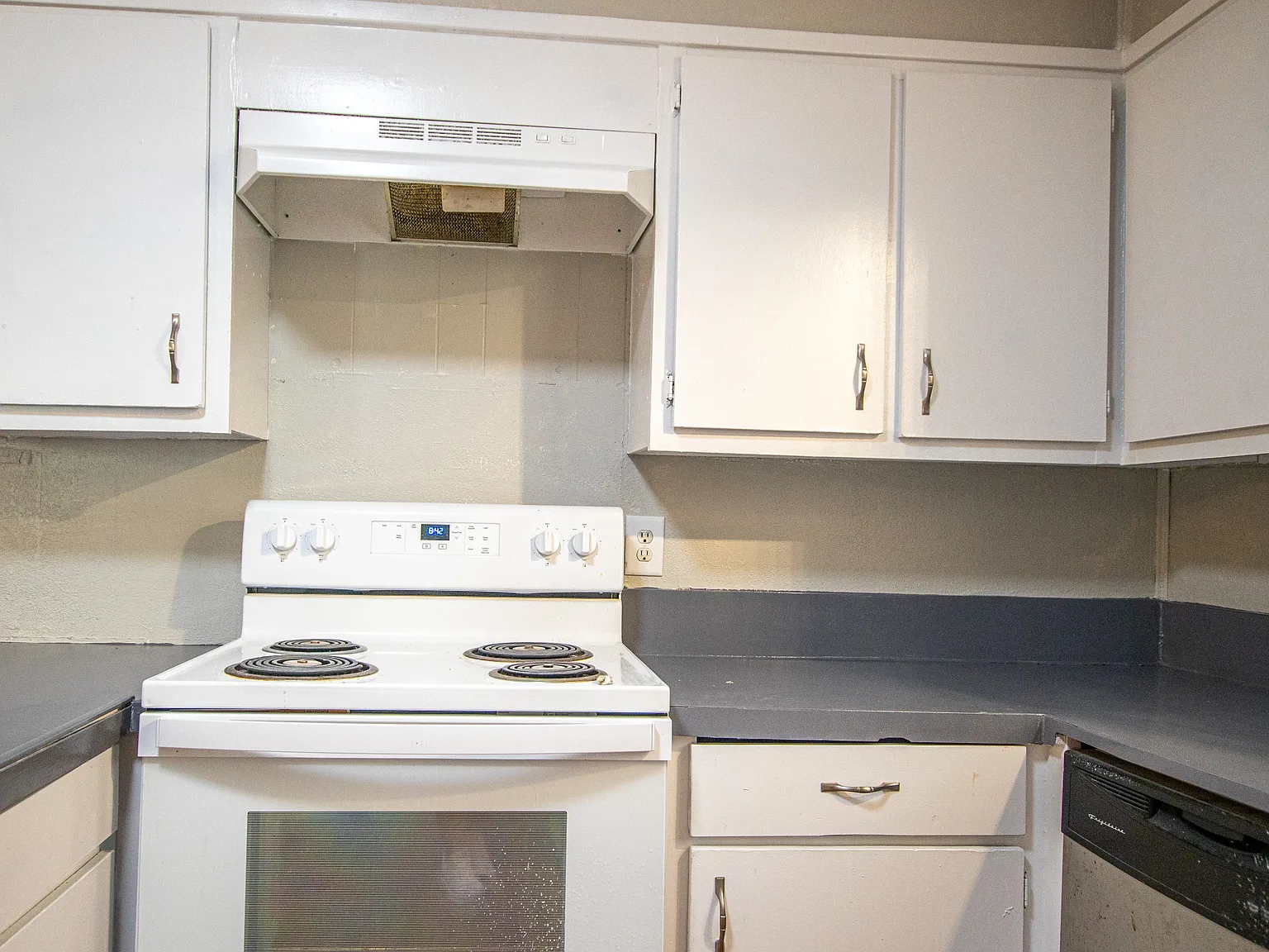 4 bed, 1944 sqft, $2,975 — Photo 3