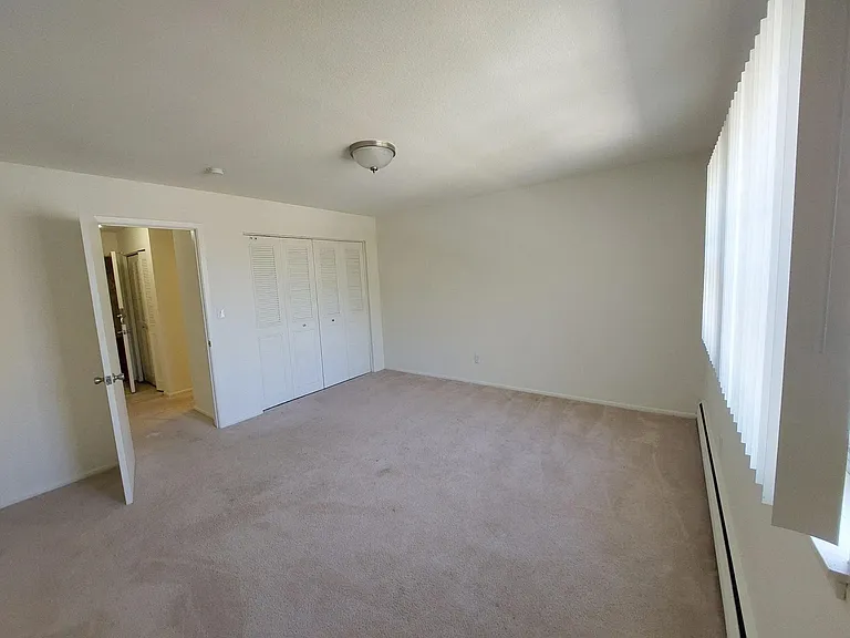 Colonial Terrace — Photo 40