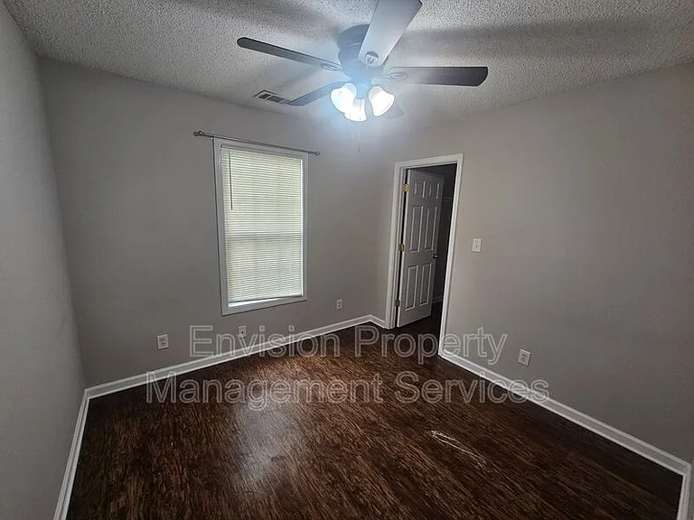1393 N Hampton Dr — Photo 2