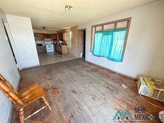 2nd image of 807 W Roxana St