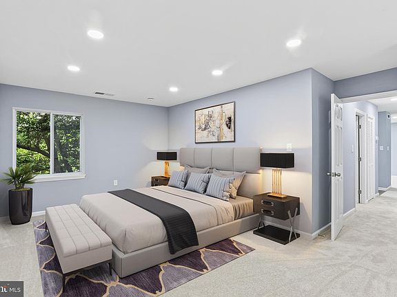 5th image of 444 Girard St #104