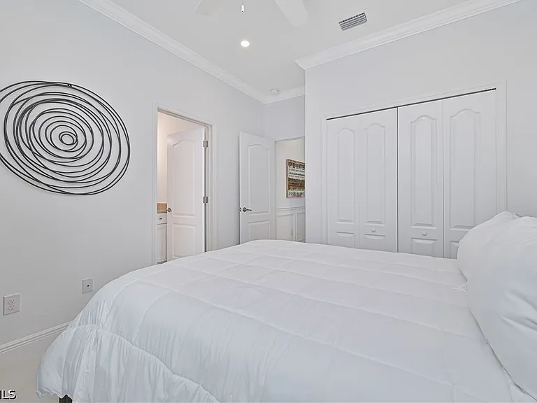 15550 Pascolo Ln — Photo 31
