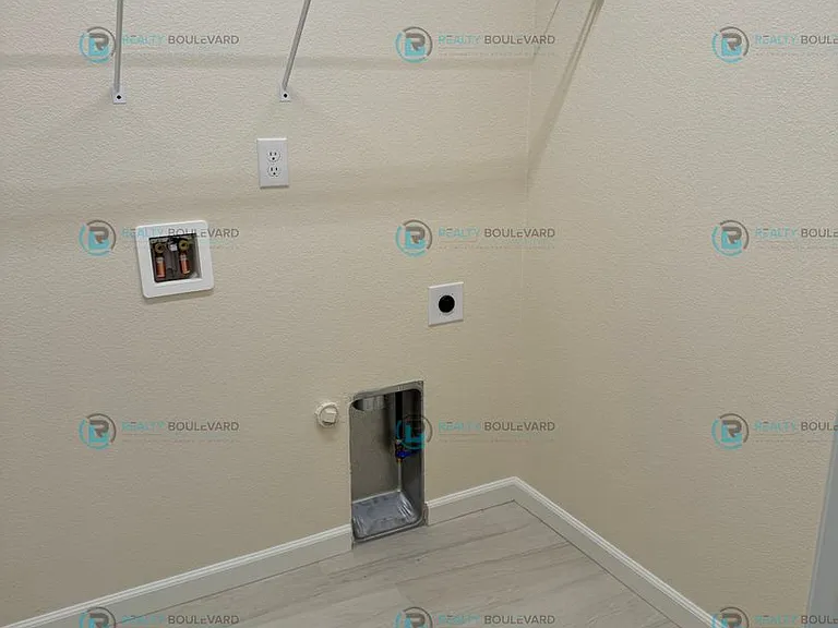 1013 Middle Gate Rd — Photo 18