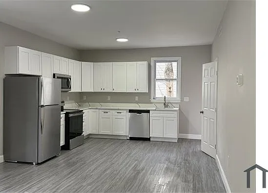 3 bed, 1600 sqft, $3,399 — Photo 2