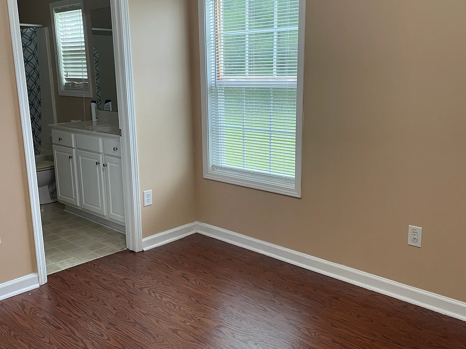 3 bed, 1080 sqft, $1,600 — Photo 4