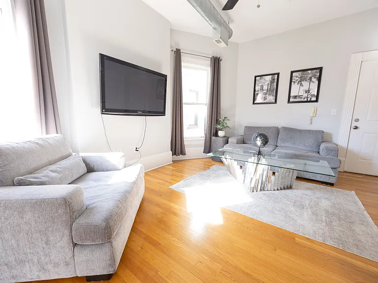 275 S Limestone St #240 — Photo 6
