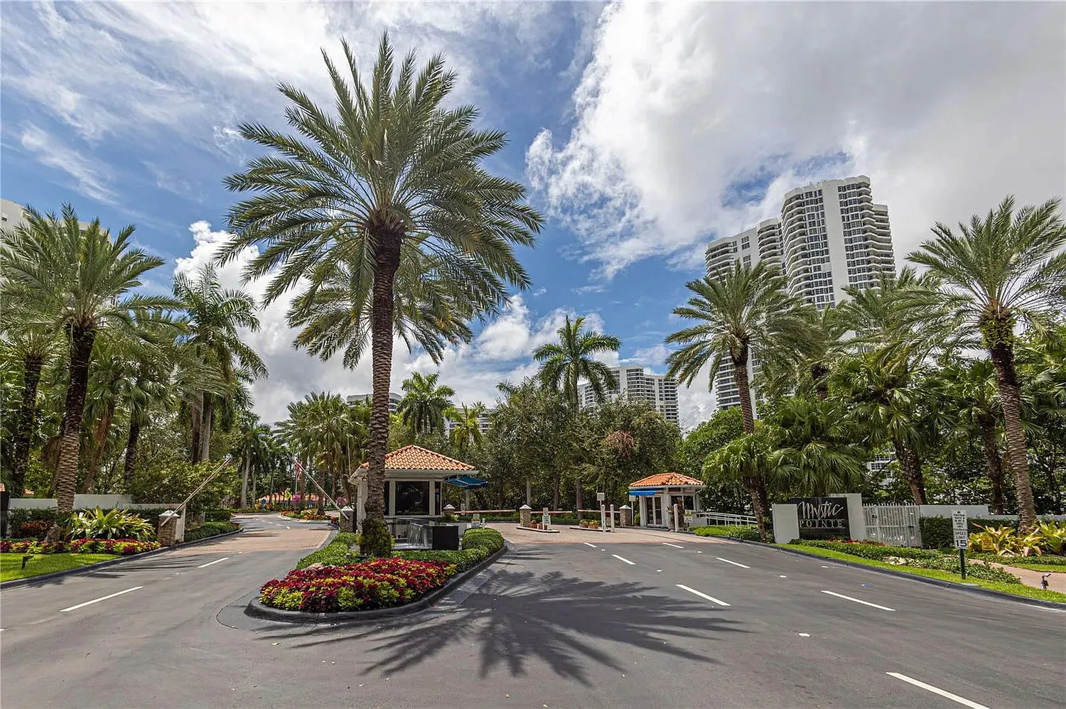 2 bed, 2.0 bath, 1353 sqft, $4,200 — Photo 2