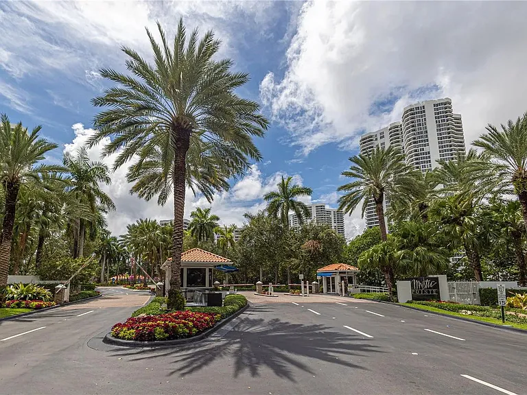 3500 Mystic Pointe Dr #1107 — Photo 2
