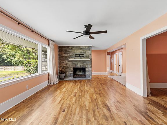 4th image of 4109 Peachtree Avenue