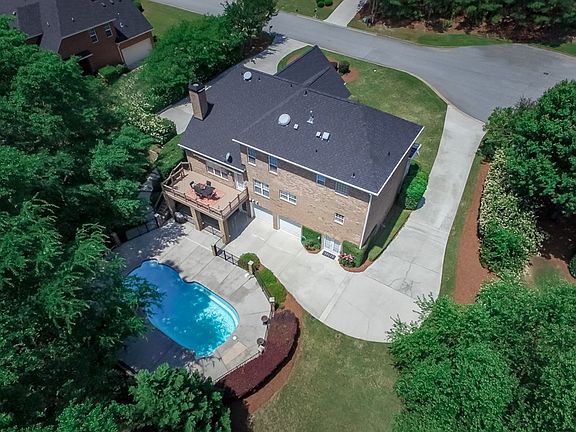 3rd image of 646 Deerwood Way