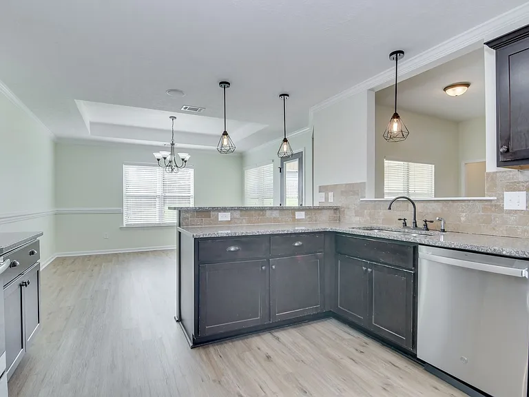 901 Avalon Ct — Photo 15