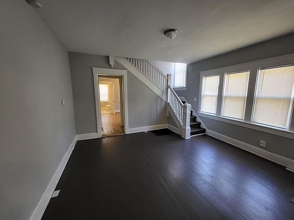 4th image of 856 N Tacoma Ave