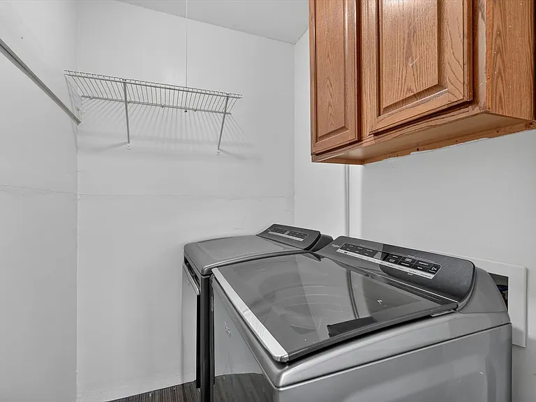 2539 Highwood Dr — Photo 13