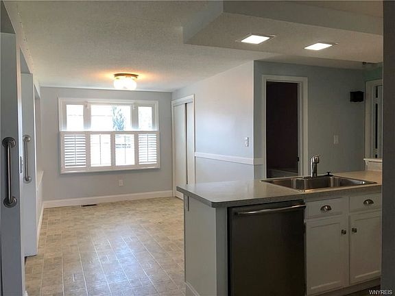 3rd image of 6159 Emerson Dr