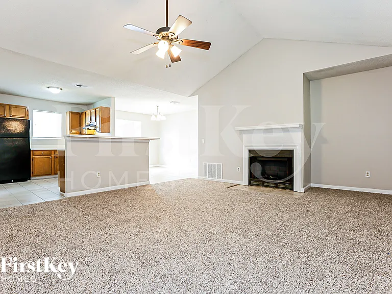 2347 Glencairn Ln SW — Photo 3