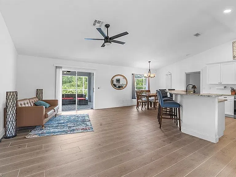 3 bed, 2.0 bath, 1589 sqft, $2,295 — Photo 2