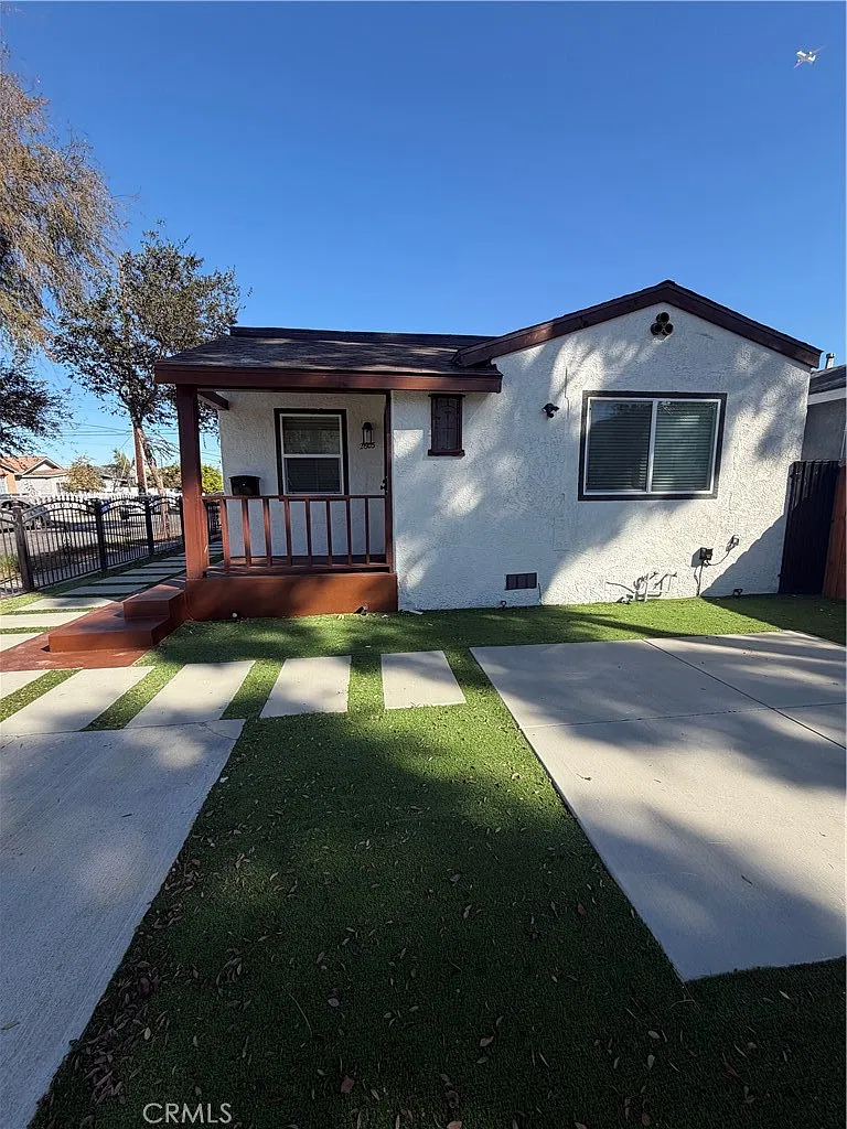 3 bed, 1502 sqft, $4,175 — Photo 1