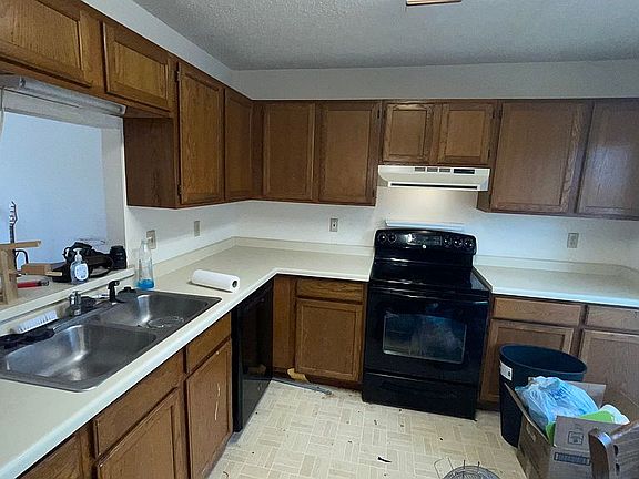 4th image of 834 E Woodland Trl