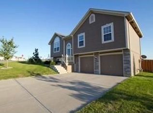 1115 Carlisle Dr, Raymore, MO 64083