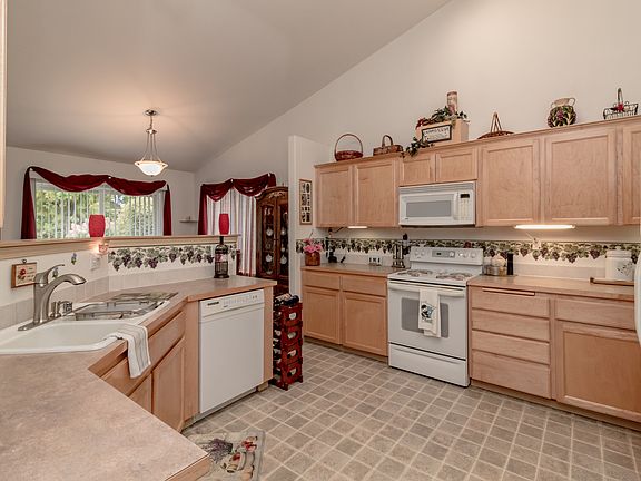 Spacious kitchen