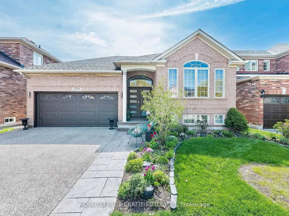 2368 Foxhole Cir, Oakville, ON L6M 4X4