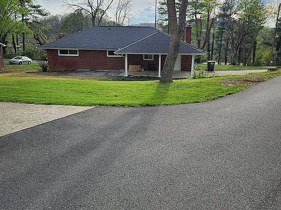 2nd image of 3601 Montclair Rd