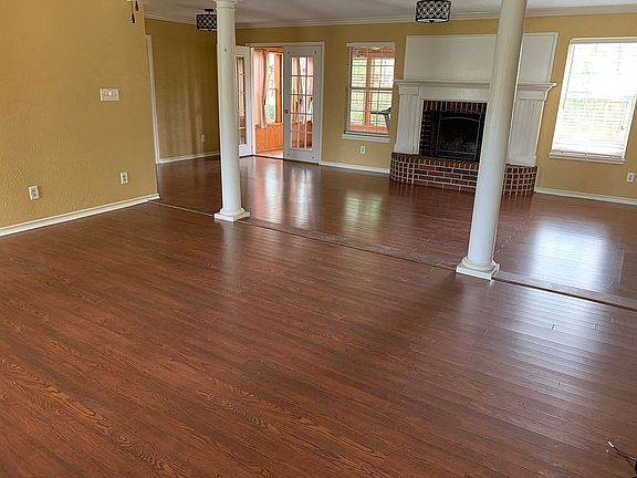 4th image of 3307 Williamsburg Ln