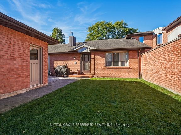 3rd image of 55 Fiddlers Green Rd #31