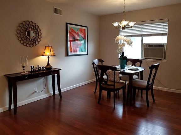 4th image of 2352 Warfield Way Unit B