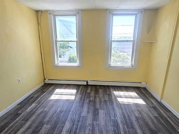 3rd image of 175 Chestnut St #2LL