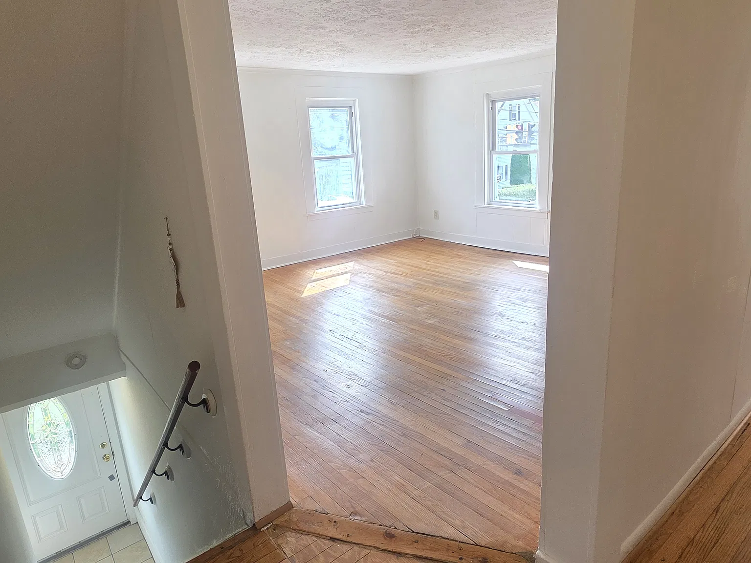 3 bed, 1022 sqft, $2,000 — Photo 2