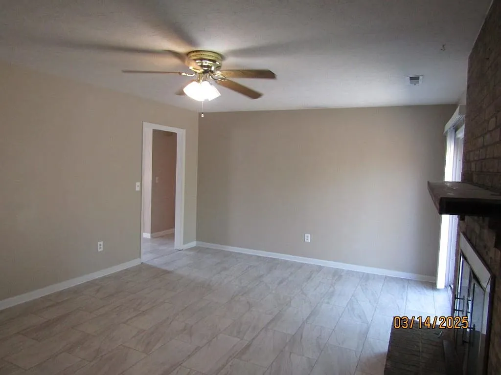 3 bed, 1900 sqft, $2,100 — Photo 2
