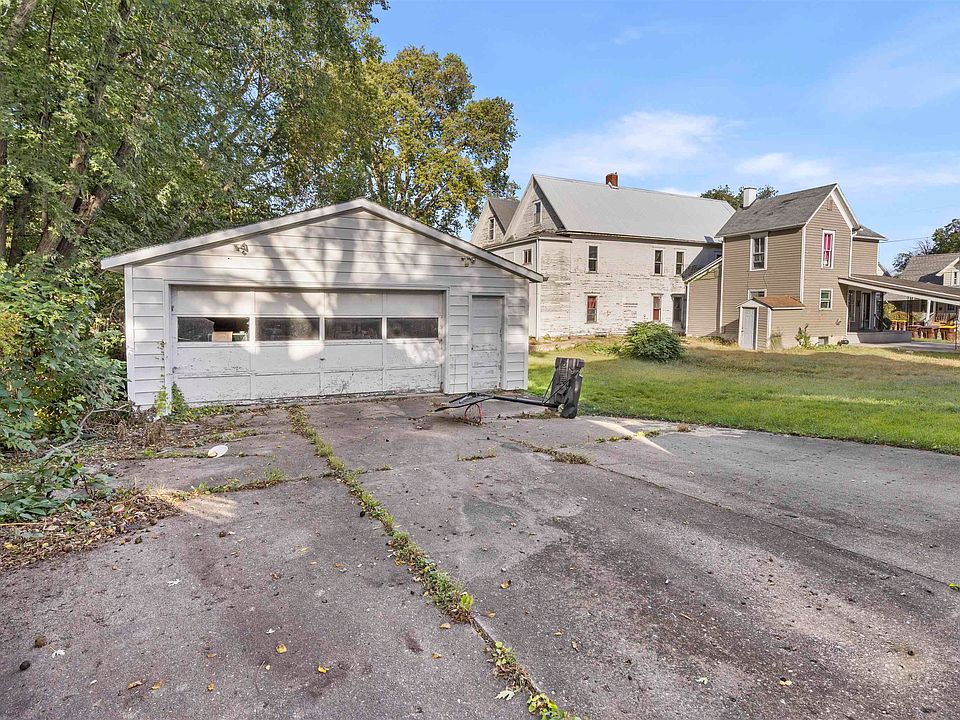 2nd image of 910-912 S Oak Ave
