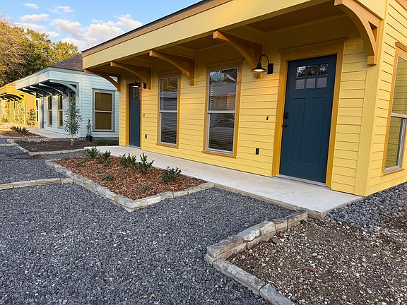 4th image of 605 General Mouton Ave #103