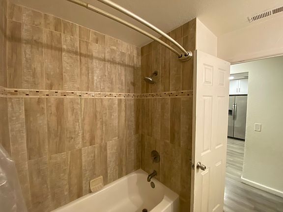 3rd image of 715 Dixie Ln