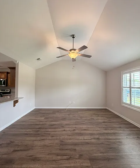 660 Constitution Dr — Photo 5