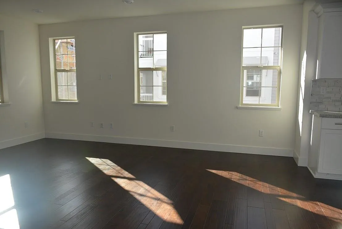 2 bed, 2.5 bath, 1452 sqft, $3,700 — Photo 2