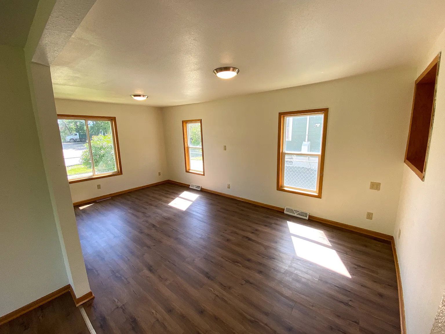 3 bed, 1169 sqft, $1,727 — Photo 3