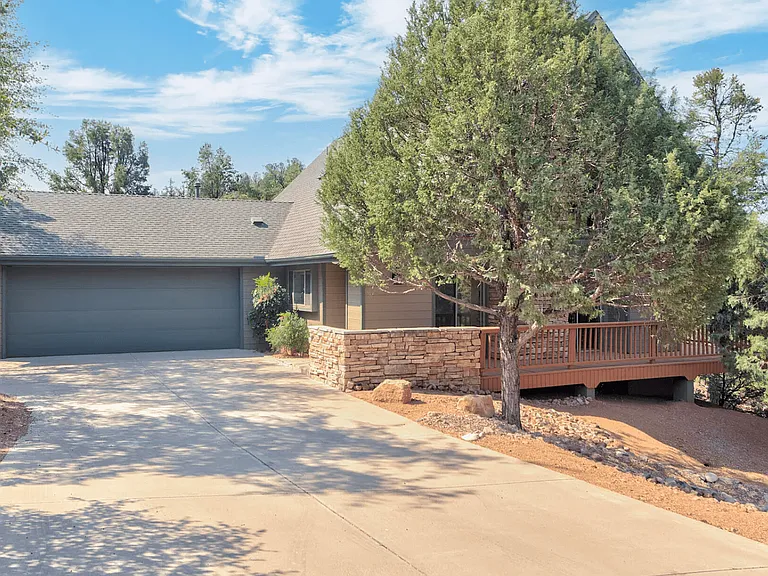 803 W Saint Moritz Dr — Photo 2