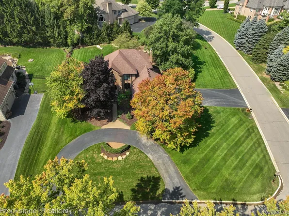 4780 Cider Hill Dr, Rochester, MI 48306