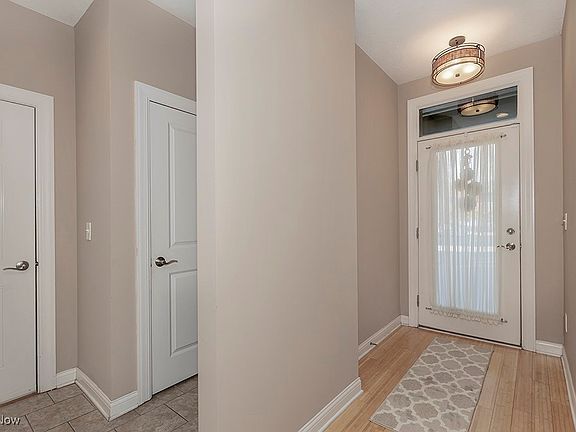 3rd image of 1374 Slate Ct