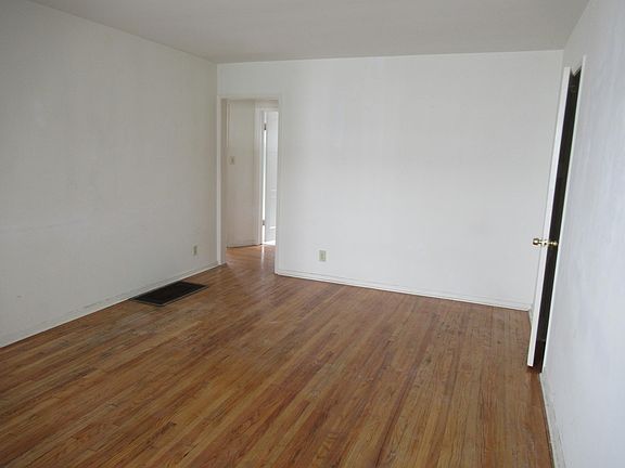 5th image of 11145 Camarillo St #45-1/2