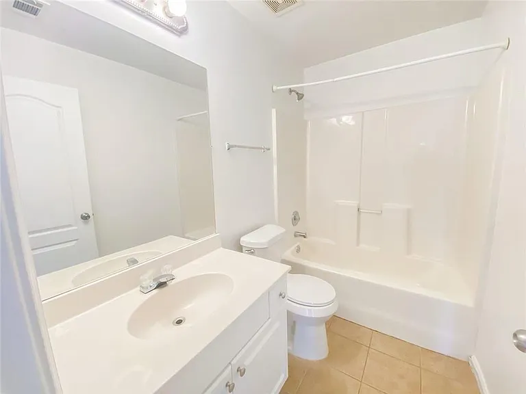 1068 S Gordon Rd — Photo 16