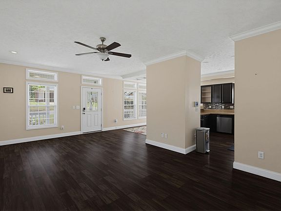 4th image of 110 Princess Ave SW