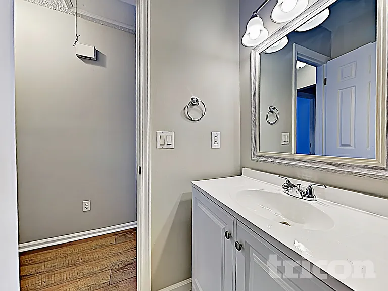 504 Lord Howe Rd — Photo 16