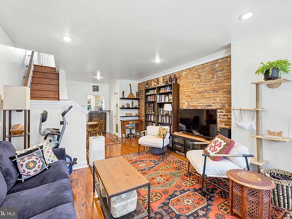 3rd image of 531 Greenwich St